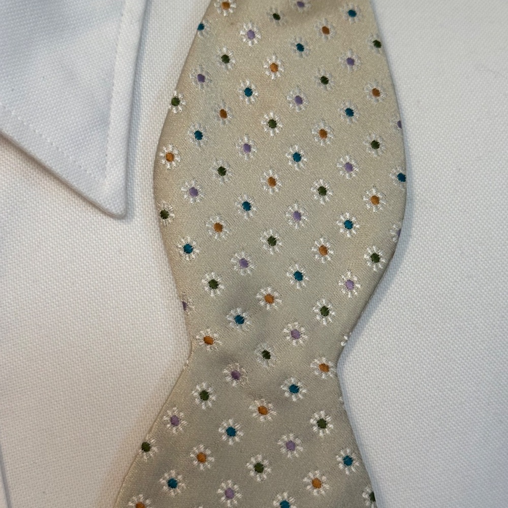 Henry Jacobson 100% silk, khaki ground floral woven bow tie. - Picture 2 of 4